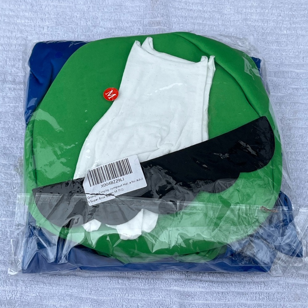 Super Mario Brothers green adult medium costume with accessories